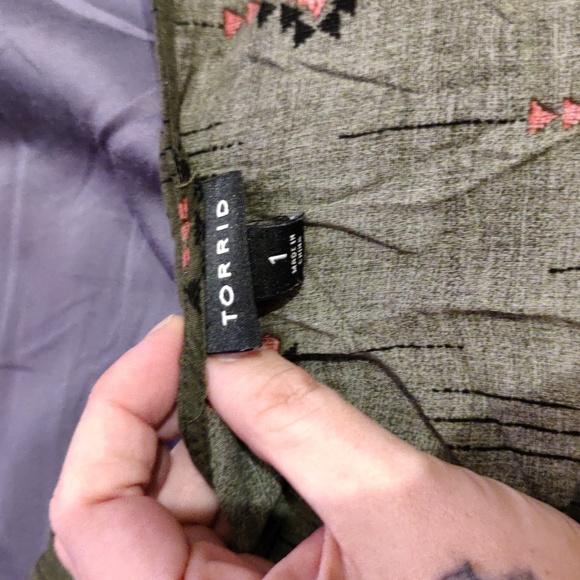 Torrid flowy tank top size 1 - Picture 2 of 7